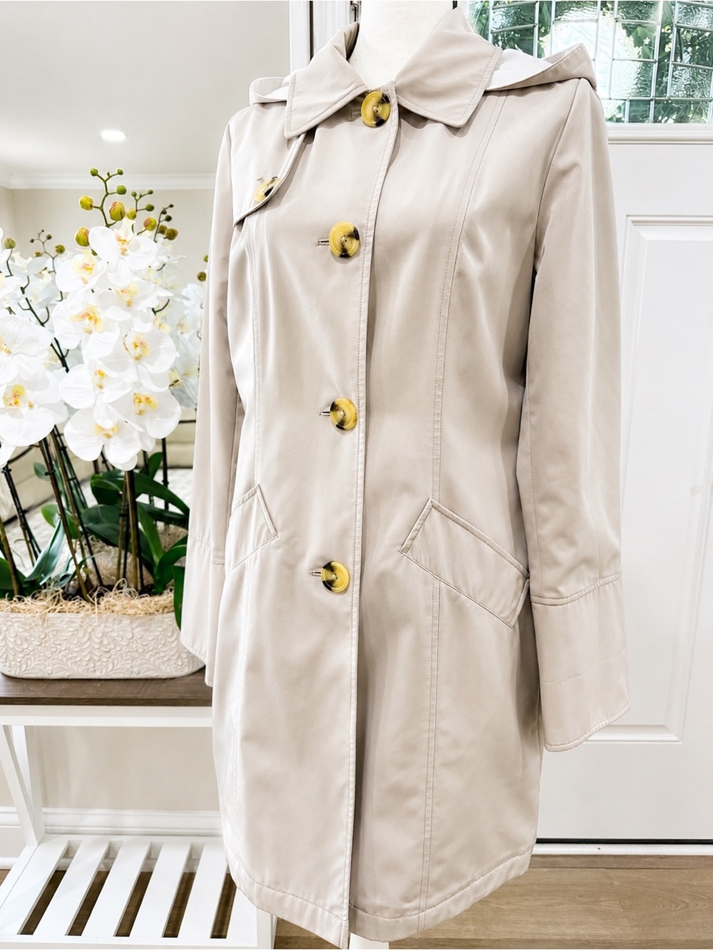 Liz Claiborne Outerwear Beige Trench Coat Jacket Lined Womens Sz.M Hooded Button